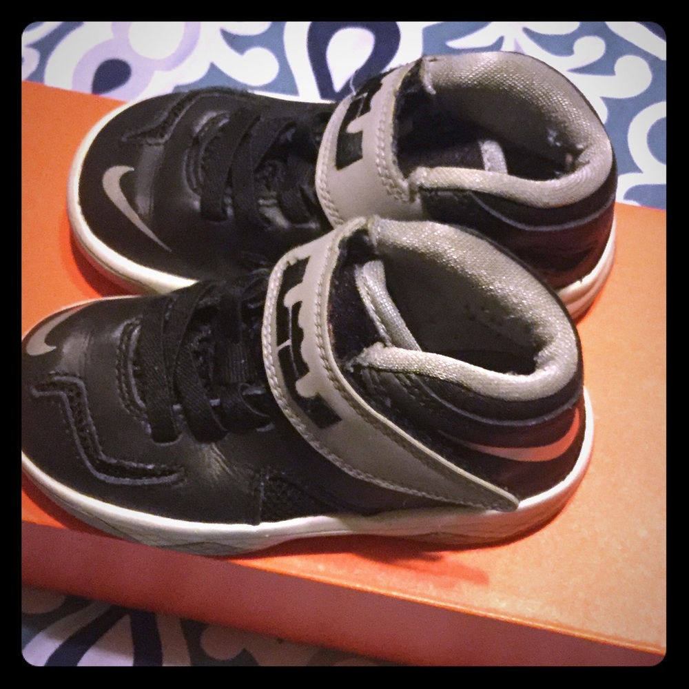 Boy’s Hightop Nike’s